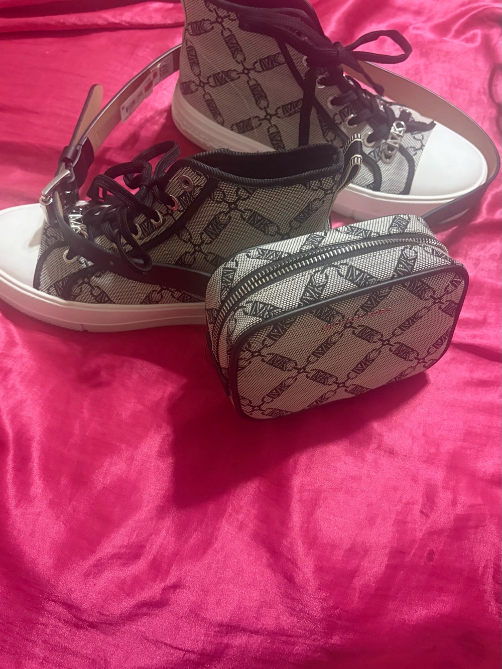 New Michael Kors High-Top Canvas Sneakers in Black and Cream - with matching bag - Picture 3 of 10